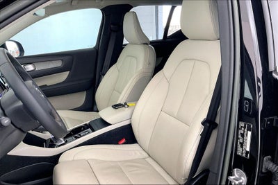 2023 Volvo XC40 B5 Plus Bright Theme