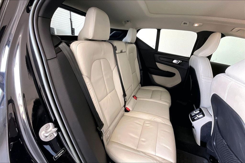 2023 Volvo XC40 B5 Plus Bright Theme