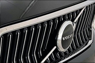 2023 Volvo XC40 B5 Plus Bright Theme