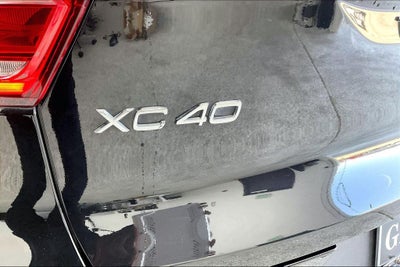 2023 Volvo XC40 B5 Plus Bright Theme