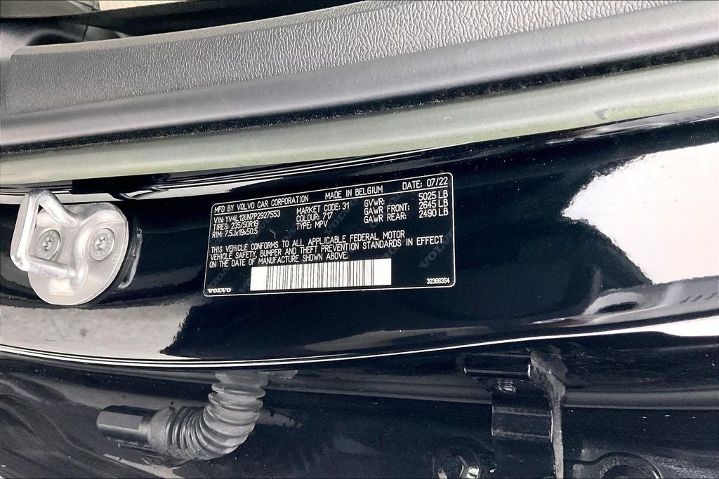 2023 Volvo XC40 B5 Plus Bright Theme