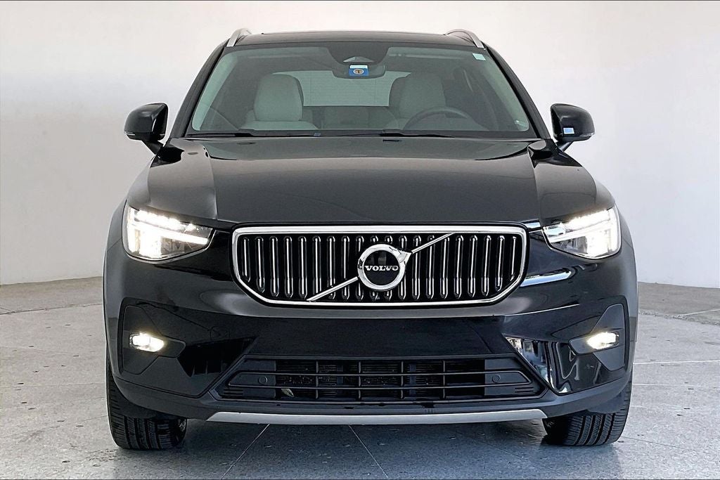 2023 Volvo XC40 B5 Plus Bright Theme
