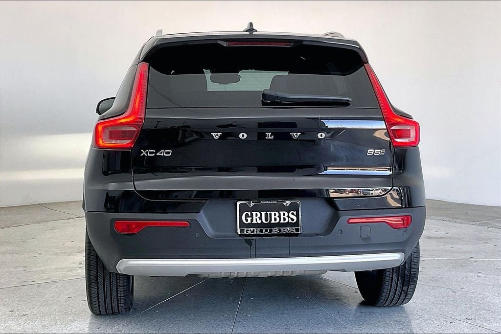 2023 Volvo XC40 B5 Plus Bright Theme
