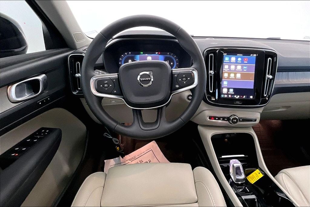 2023 Volvo XC40 B5 Plus Bright Theme