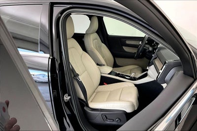 2023 Volvo XC40 B5 Plus Bright Theme