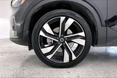 2023 Volvo XC40 B5 Plus Bright Theme