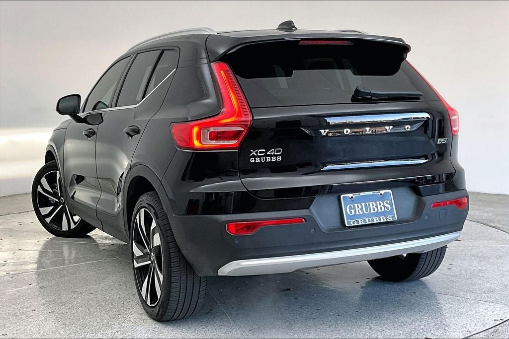 2023 Volvo XC40 B5 Plus Bright Theme