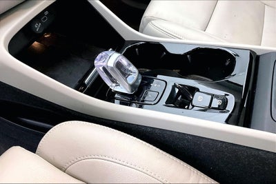 2023 Volvo XC40 B5 Plus Bright Theme