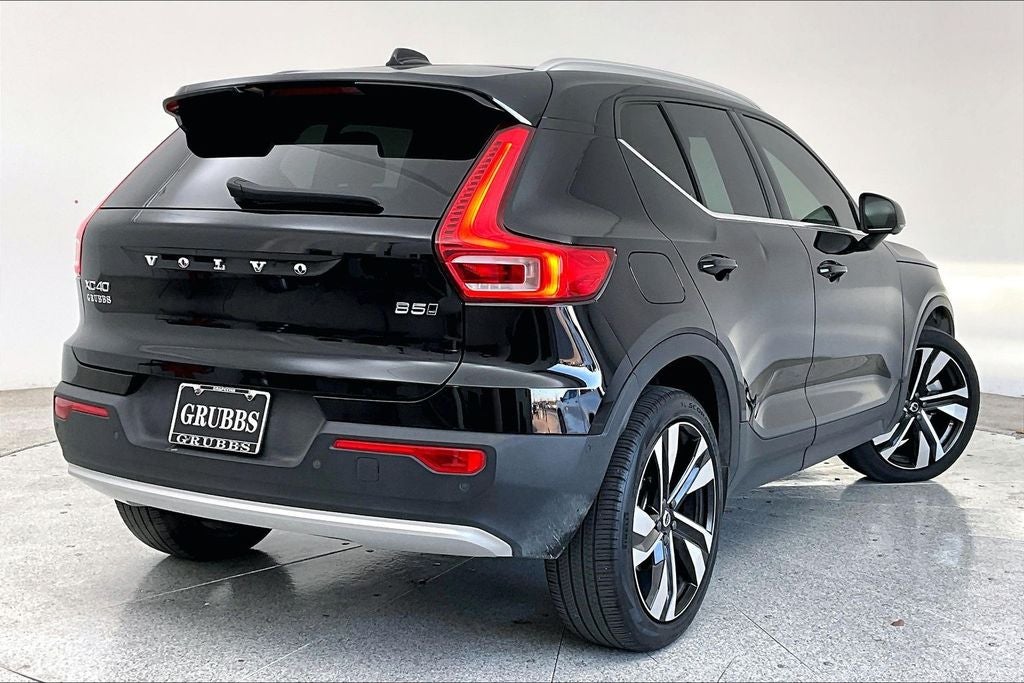2023 Volvo XC40 B5 Plus Bright Theme