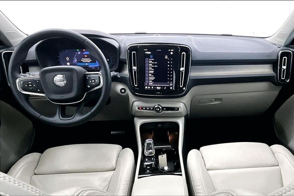 2023 Volvo XC40 B5 Plus Bright Theme