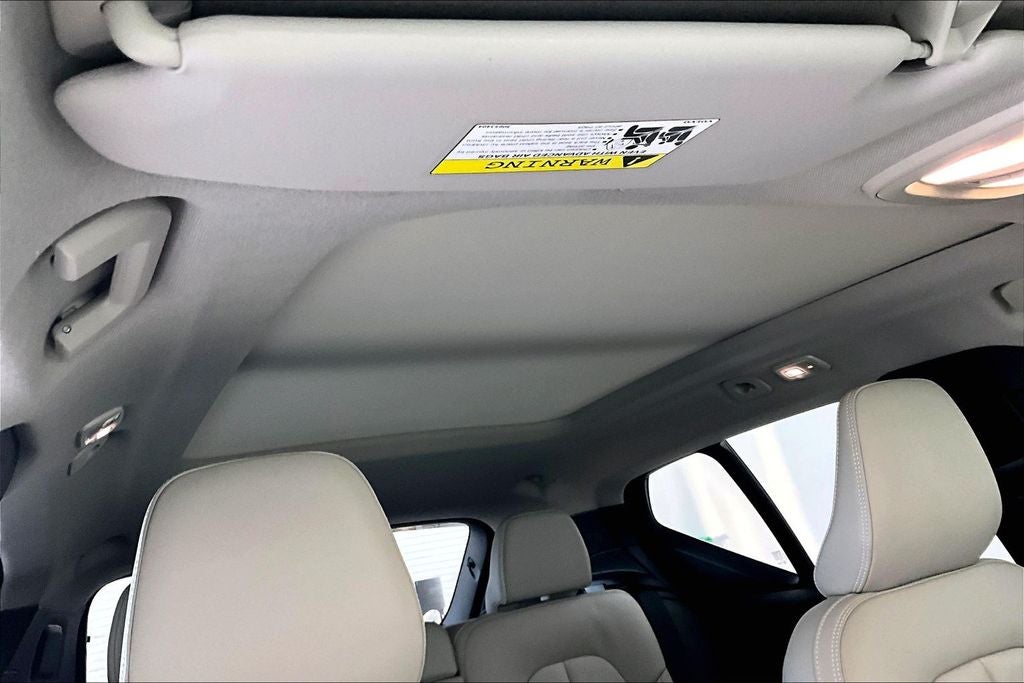 2023 Volvo XC40 B5 Plus Bright Theme