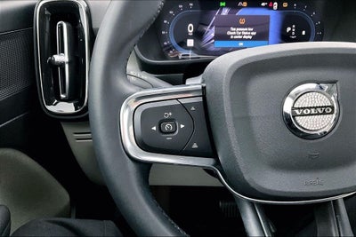 2023 Volvo XC40 B5 Plus Bright Theme