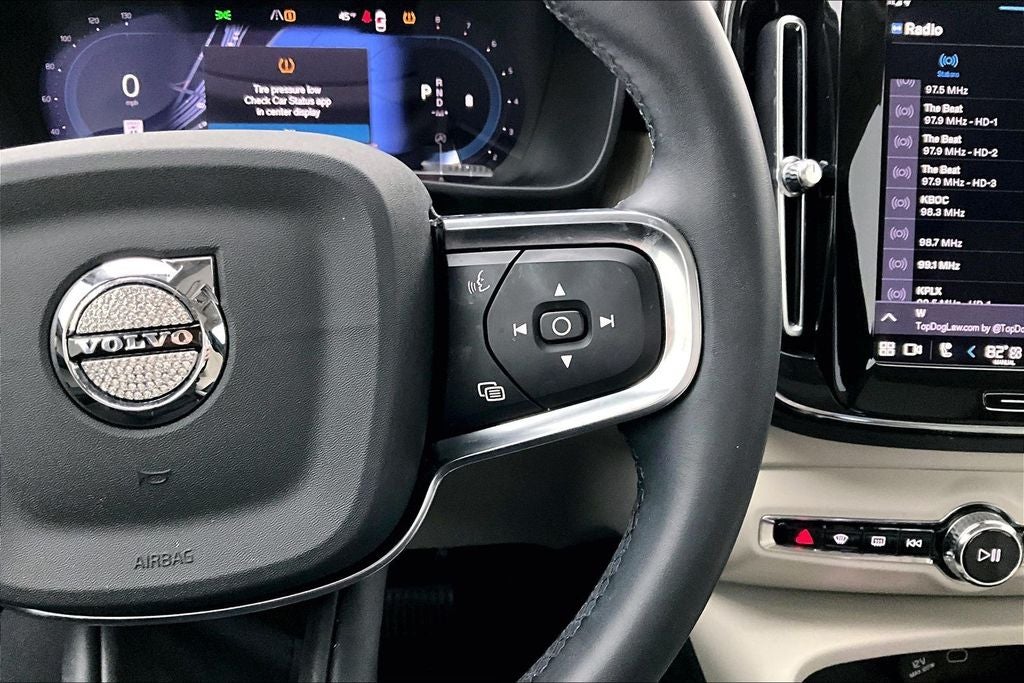 2023 Volvo XC40 B5 Plus Bright Theme