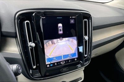 2023 Volvo XC40 B5 Plus Bright Theme