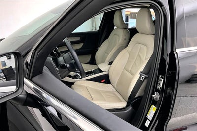 2023 Volvo XC40 B5 Plus Bright Theme