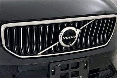 2023 Volvo XC40 B5 Plus Bright Theme