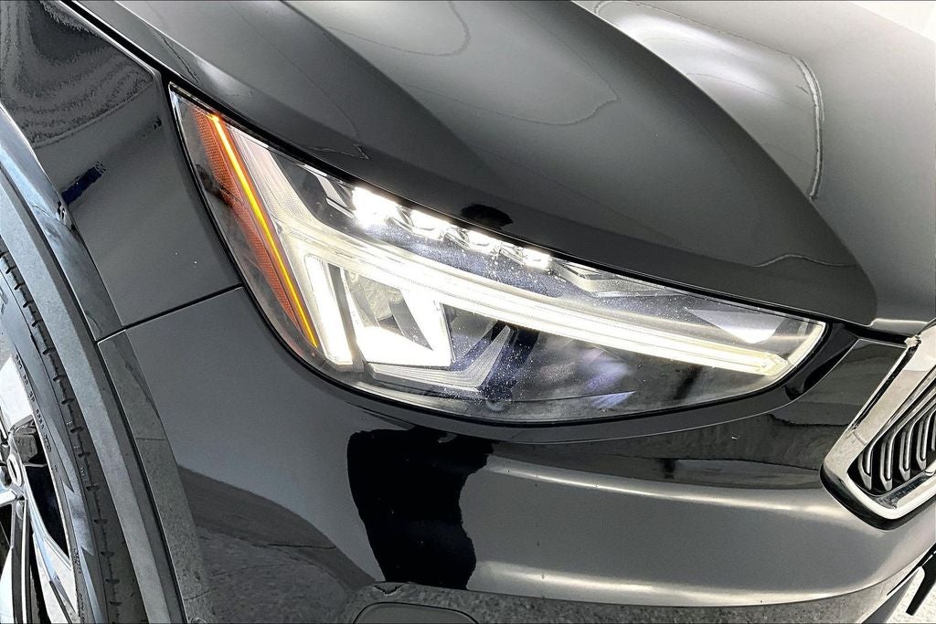 2023 Volvo XC40 B5 Plus Bright Theme