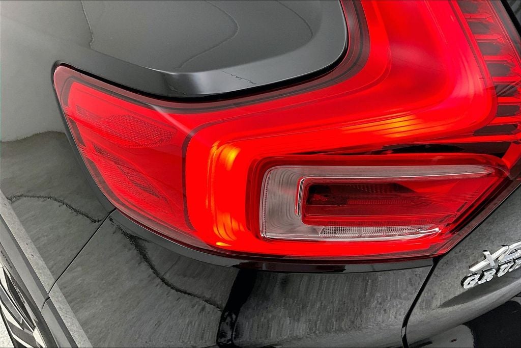 2023 Volvo XC40 B5 Plus Bright Theme