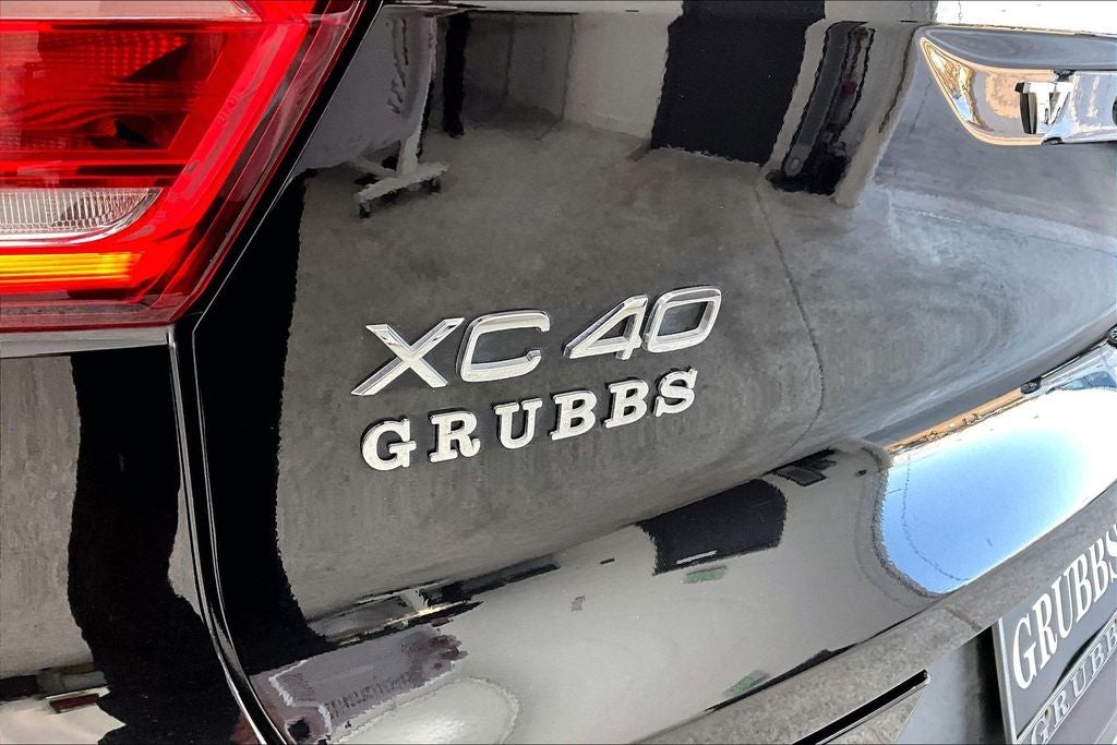 2023 Volvo XC40 B5 Plus Bright Theme
