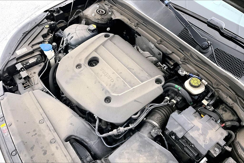 2023 Volvo XC40 B5 Plus Bright Theme