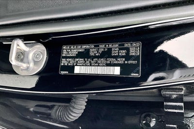 2023 Volvo XC40 B5 Plus Bright Theme