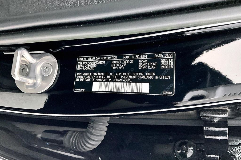 2023 Volvo XC40 B5 Plus Bright Theme