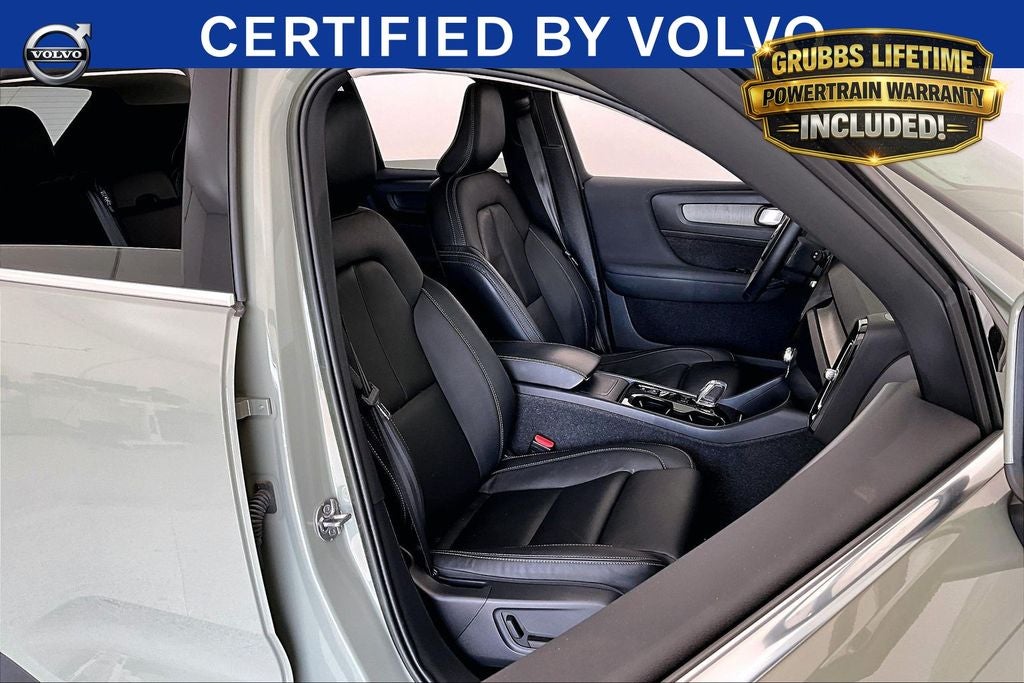 2023 Volvo XC40 B5 Plus Bright Theme
