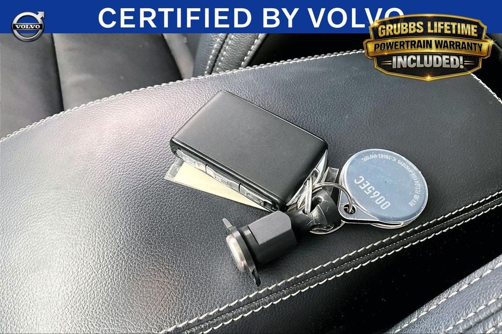 2023 Volvo XC40 B5 Plus Bright Theme