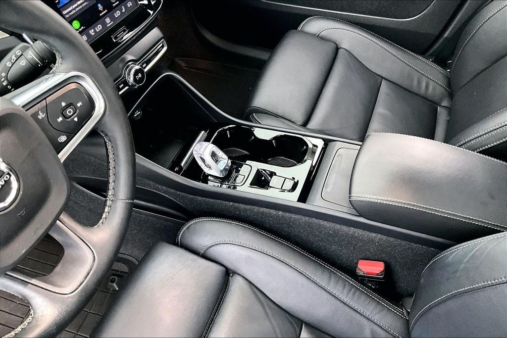 2023 Volvo XC40 B5 Plus Bright Theme