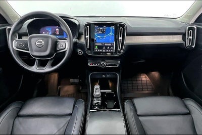 2023 Volvo XC40 B5 Plus Bright Theme