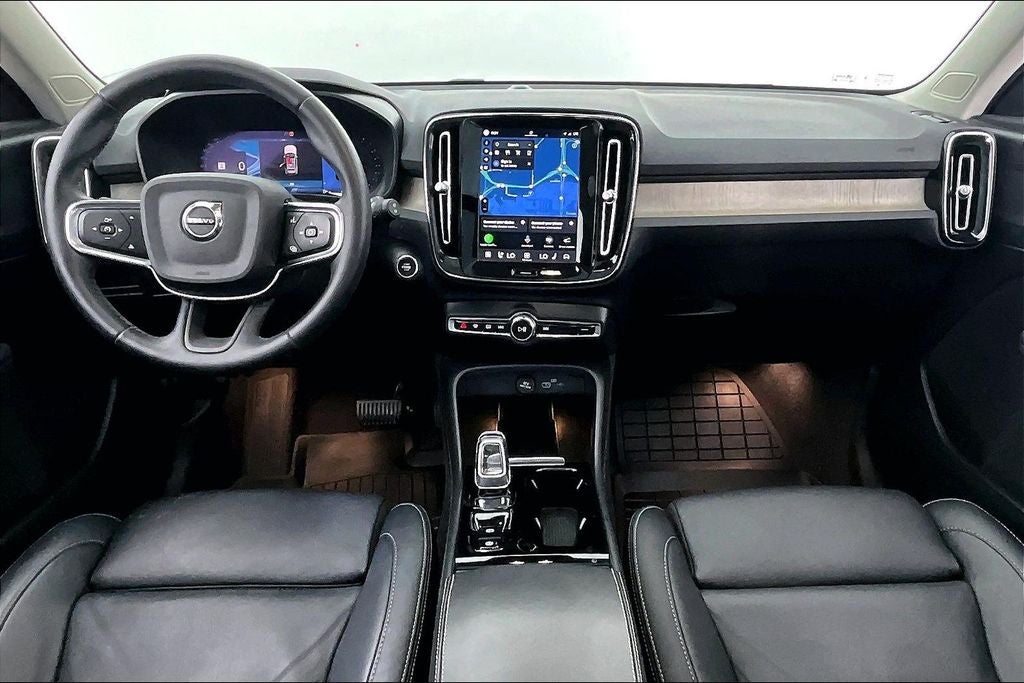 2023 Volvo XC40 B5 Plus Bright Theme