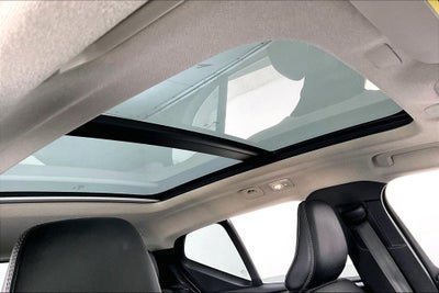 2023 Volvo XC40 B5 Plus Bright Theme