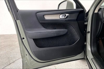 2023 Volvo XC40 B5 Plus Bright Theme