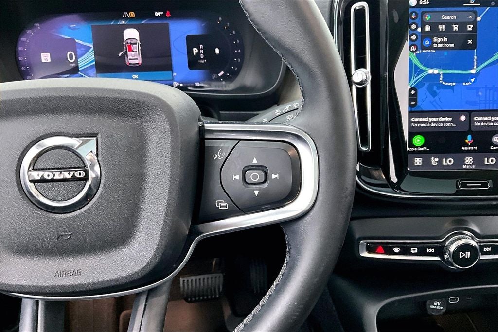 2023 Volvo XC40 B5 Plus Bright Theme