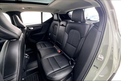 2023 Volvo XC40 B5 Plus Bright Theme