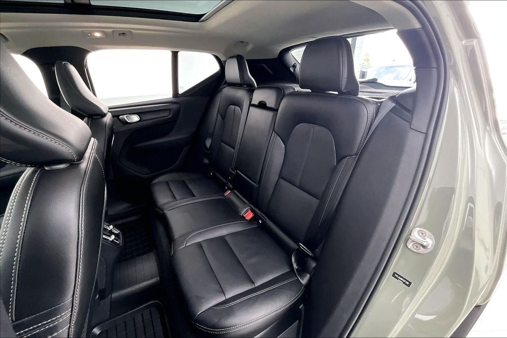 2023 Volvo XC40 B5 Plus Bright Theme