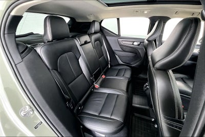 2023 Volvo XC40 B5 Plus Bright Theme