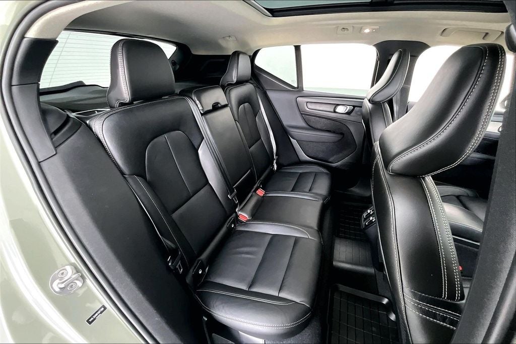 2023 Volvo XC40 B5 Plus Bright Theme