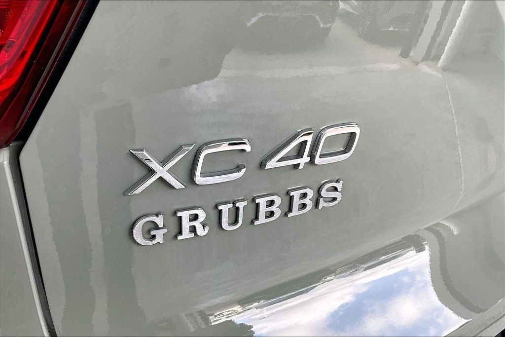 2023 Volvo XC40 B5 Plus Bright Theme