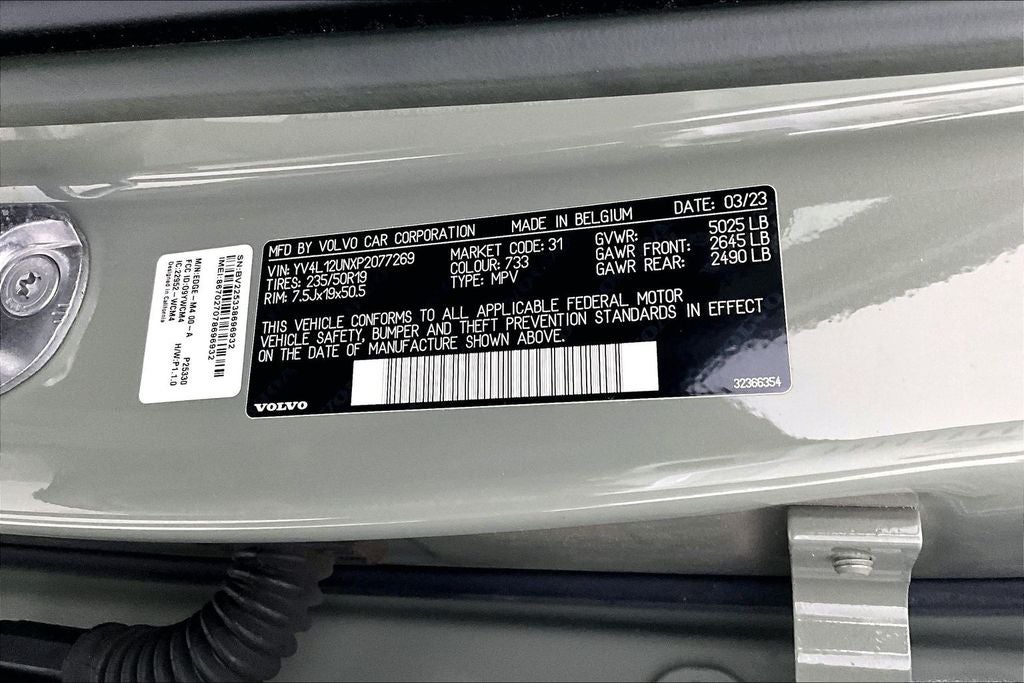 2023 Volvo XC40 B5 Plus Bright Theme
