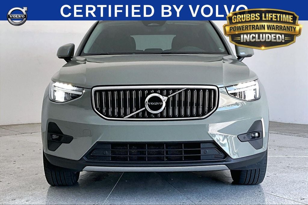 2023 Volvo XC40 B5 Plus Bright Theme