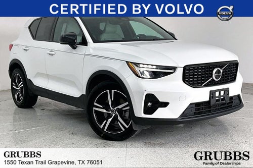 2023 Volvo XC40 B5 Plus Dark Theme