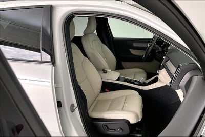 2023 Volvo XC40 B5 Plus Dark Theme