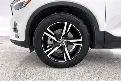 2023 Volvo XC40 B5 Plus Dark Theme