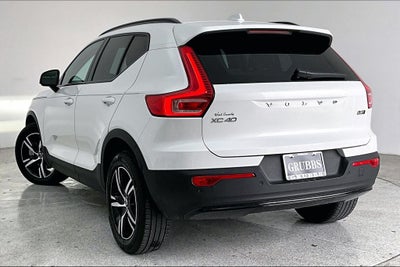2023 Volvo XC40 B5 Plus Dark Theme