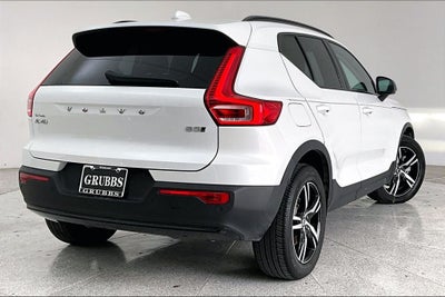 2023 Volvo XC40 B5 Plus Dark Theme