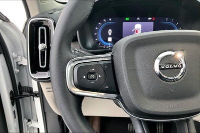 2023 Volvo XC40 B5 Plus Dark Theme