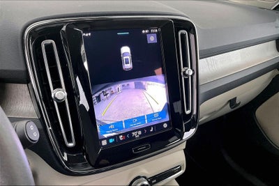 2023 Volvo XC40 B5 Plus Dark Theme