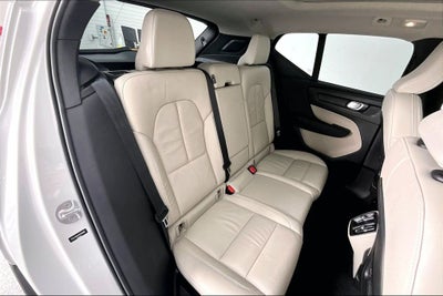 2023 Volvo XC40 B5 Plus Dark Theme