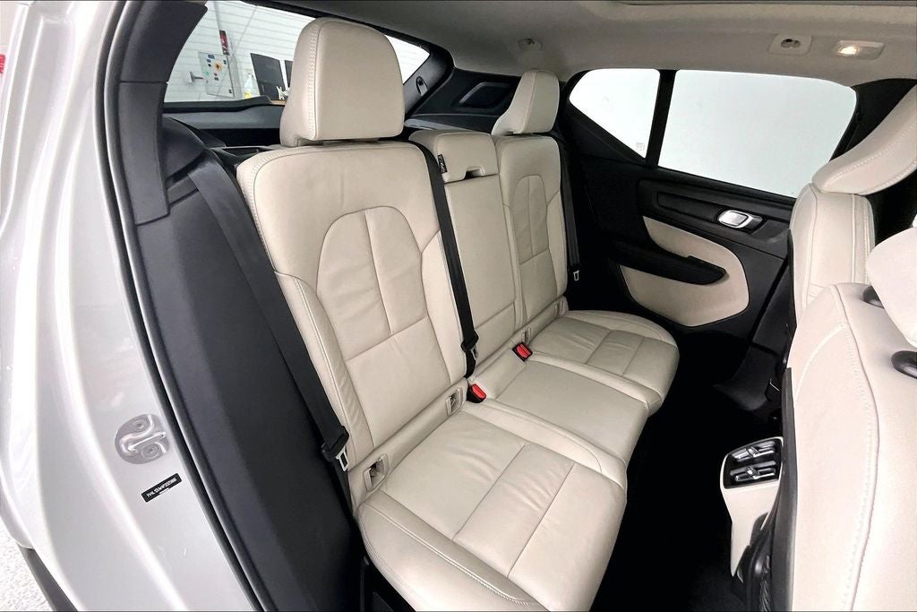 2023 Volvo XC40 B5 Plus Dark Theme